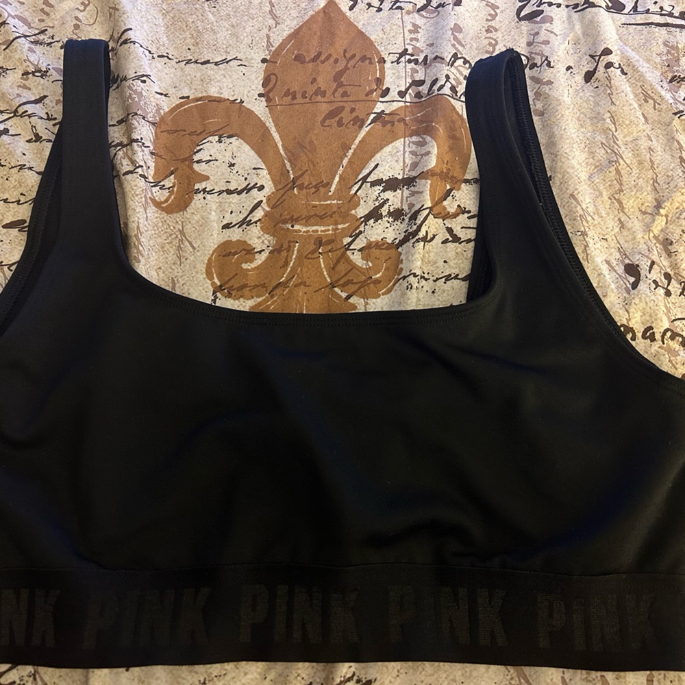 PINK Victoria Secret Ultimate Lightly Lined Sports Bra